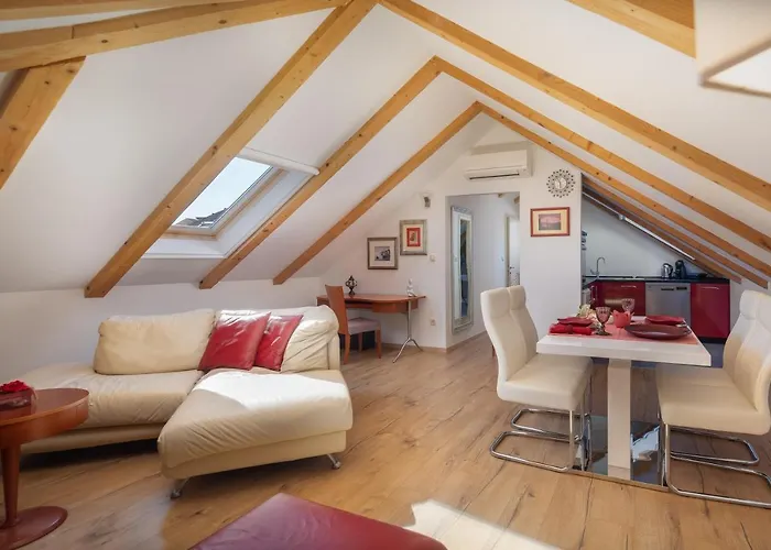 Apartament Romantic Attic *