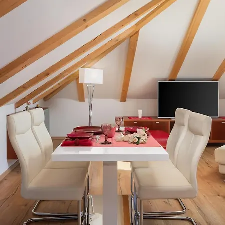 Lägenhet Romantic Luxury Rooms *