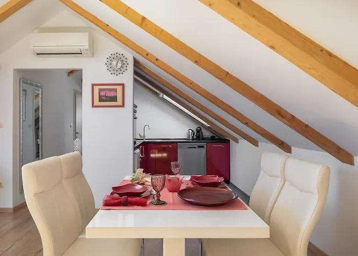 Romantic Attic Apartamento