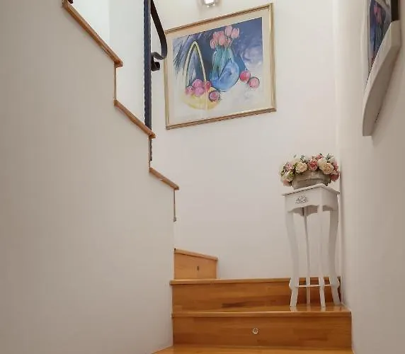 Romantic Attic * Split