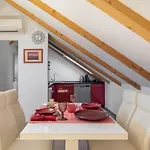 Romantic Attic Lägenhet