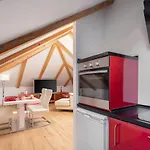 Romantic Attic 아파트 스플리트