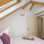 아파트 Romantic Attic *
