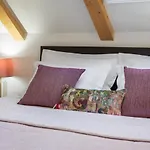 아파트 Romantic Attic
