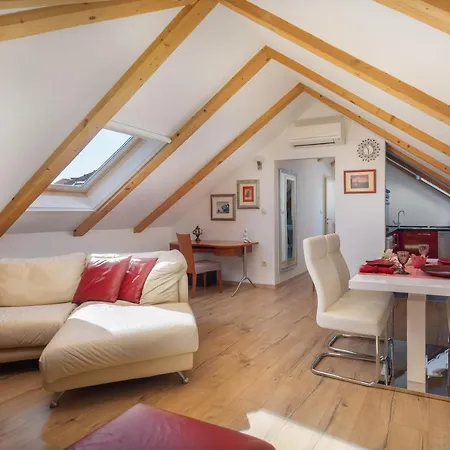 Apartman Romantic Attic *