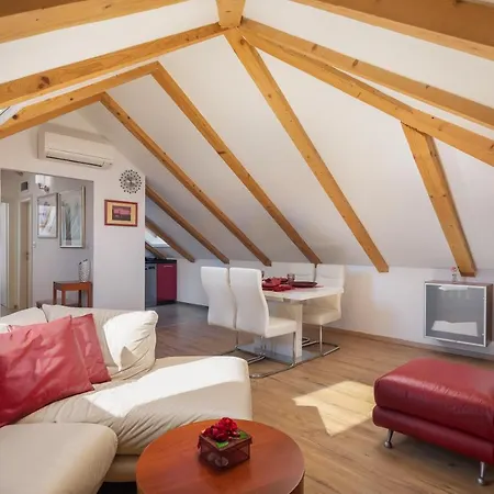 Apartman Romantic Attic Split