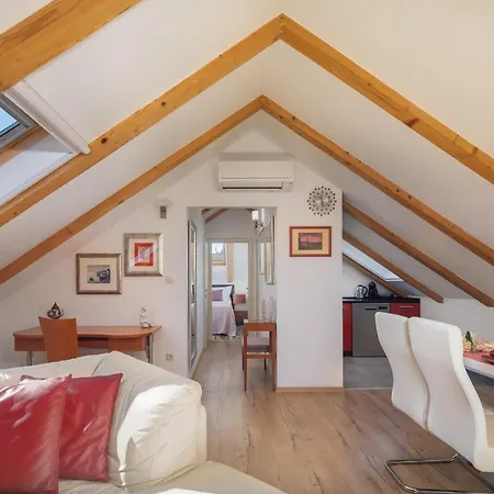 Romantic Attic Lägenhet *