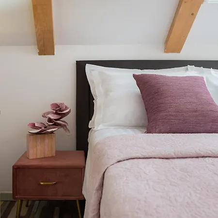 Romantic Attic * Split