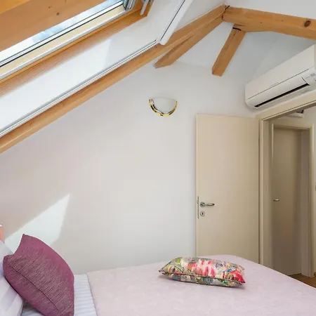 Lägenhet Romantic Attic *