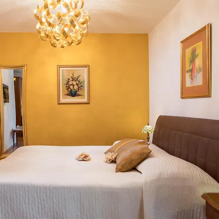 Romantic Luxury 아파트