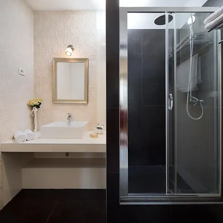 Romantic Luxury 아파트