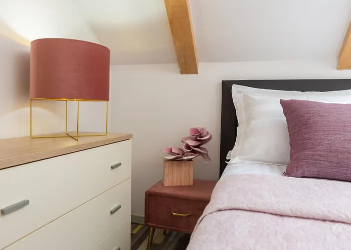 Lejlighed Romantic Attic