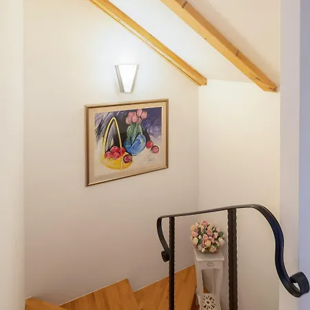 Romantic Attic Apartment *