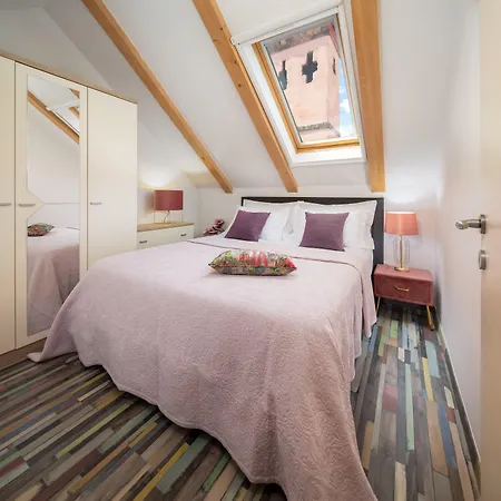 Romantic Attic Apartment *